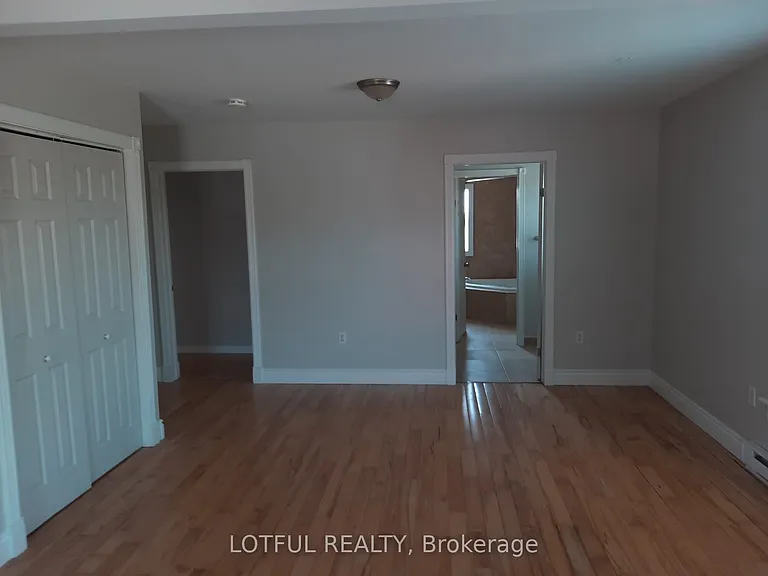 2084 Dundas St #3 — Photo 7