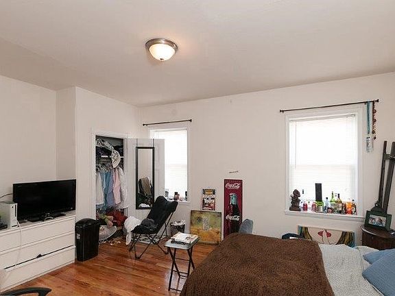 3rd image of 637 N 32nd St #2