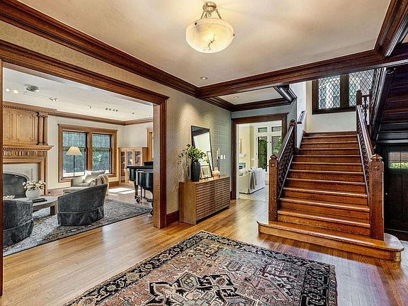 5th image of 3107 N Shepard AVENUE