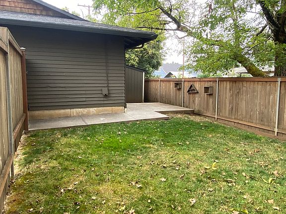 4th image of 1200 W McLoughlin Blvd