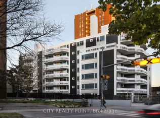 11 Walmer Rd #702, Toronto, ON M5R 2W9