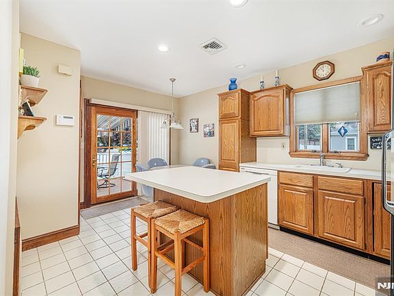 5th image of 240 Orient Way