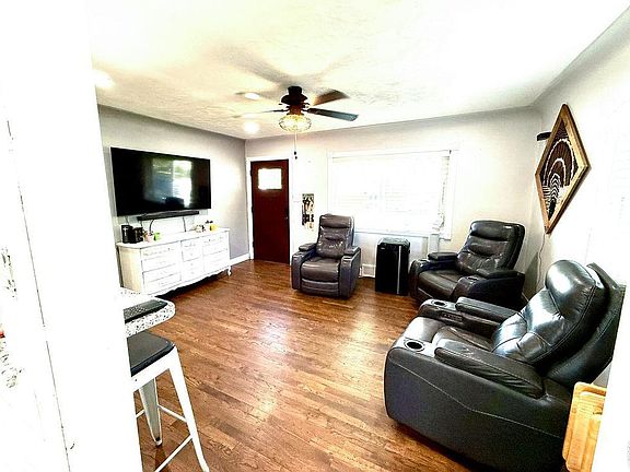 3rd image of 506 Dunmire St
