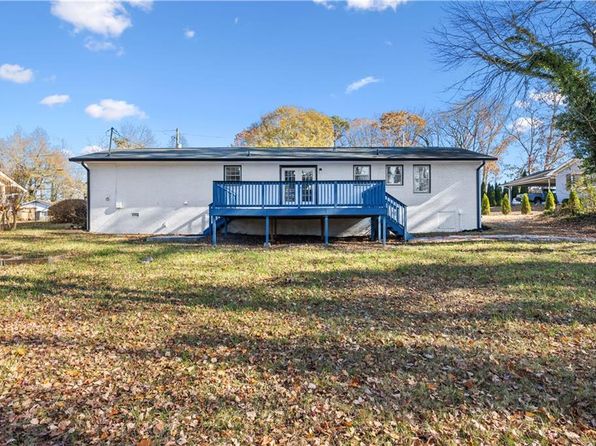 111 Charles Pl, Cumming, GA 30040