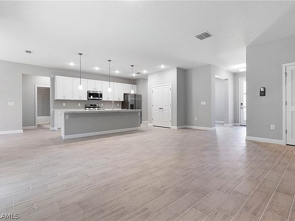 5th image of 132 NW 2nd Pl