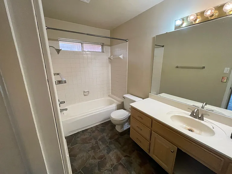 320 Albany Dr — Photo 11