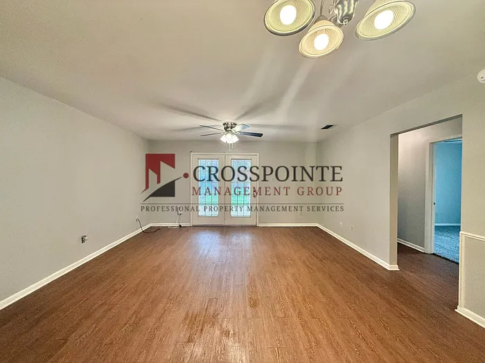 2531 Westminster Dr — Photo 10