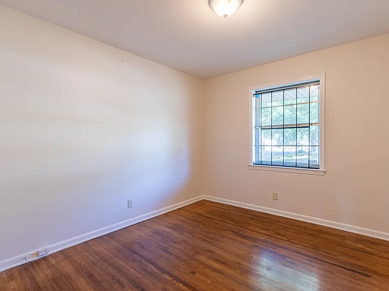 1539 Eason Ave — Photo 10