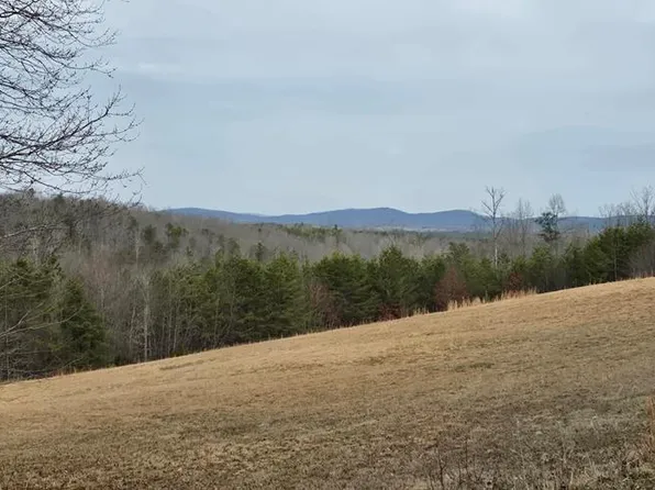 Milcie Ln, Martinsville, VA 24112