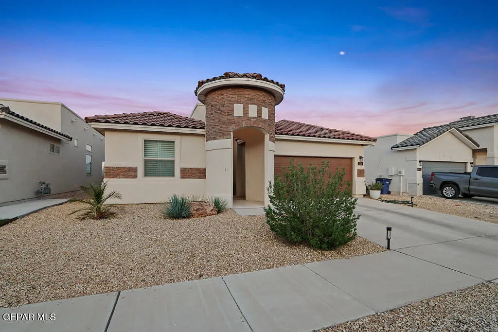 4 bed, 4.0 bath, 1701 sqft, $2,100 — Photo 1