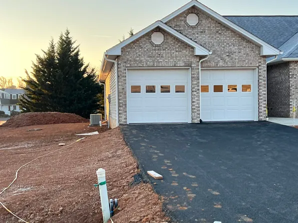 16 Meriwether Cir, Stuarts Draft, VA 24477