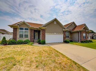 2207 Blairsferry Xing, Hiawatha, IA 52233