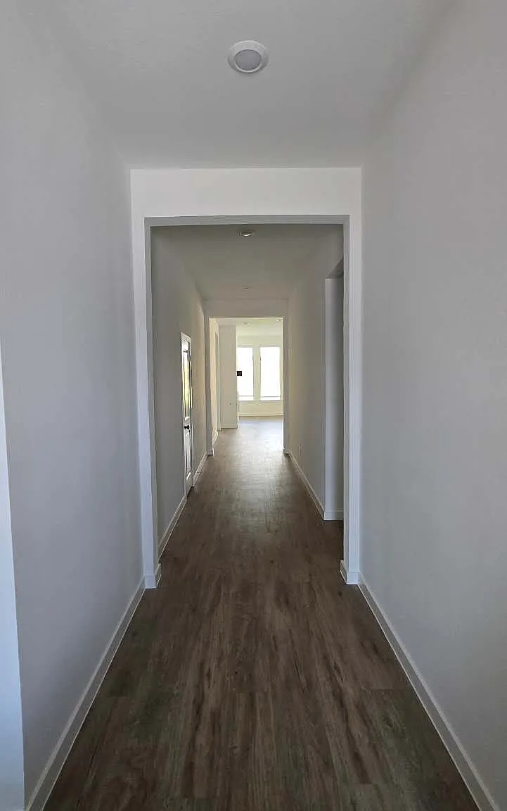4 bed, 2177 sqft, $2,580 — Photo 2