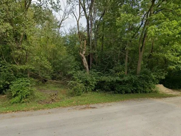 13-17 Pokagon Trl, Algonquin, IL 60102