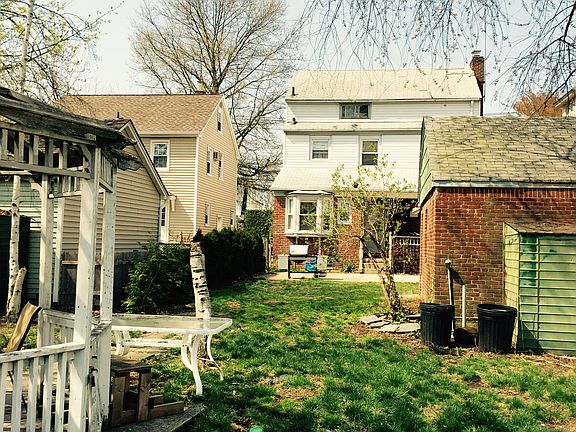 5th image of 330 Lowell Ave