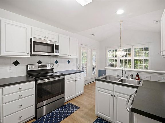 3rd image of 5113 Old Plantation Cir