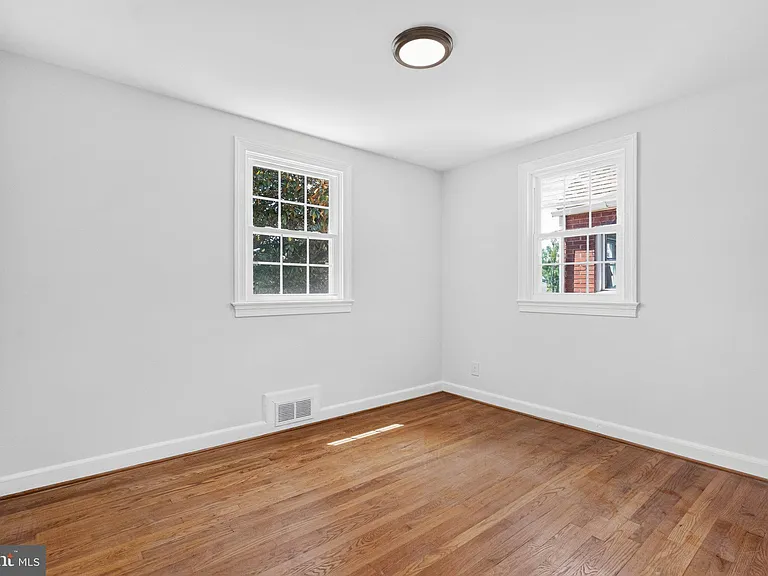 1607 W Braddock Rd — Photo 12