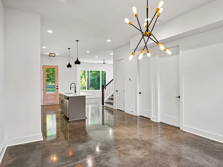 2714 Batavia St — Photo 13