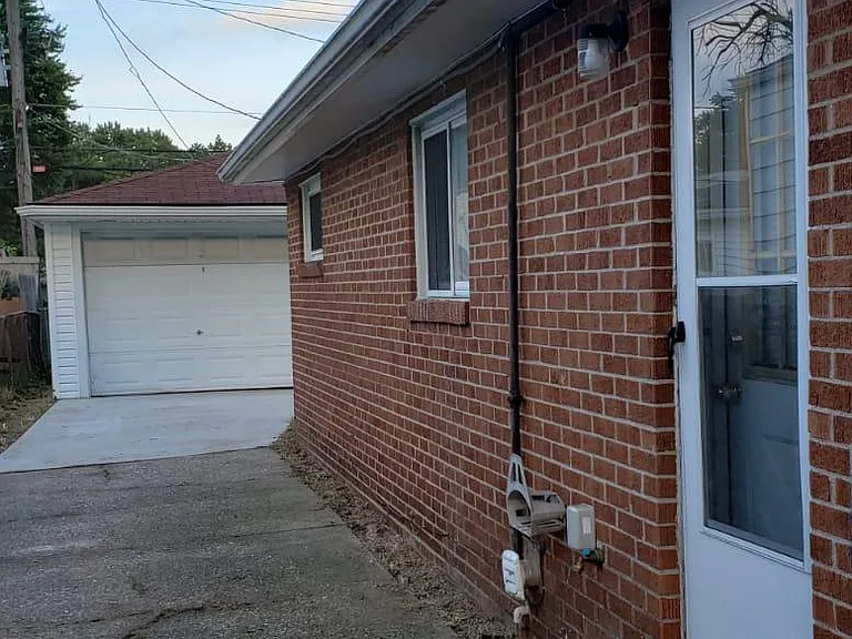 26236 Clancy St — Photo 2
