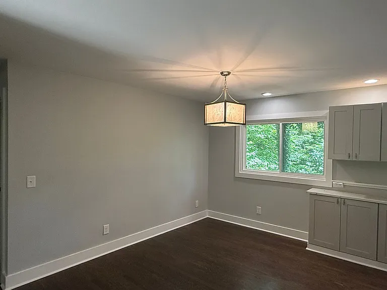200 Sherwood Dr — Photo 5