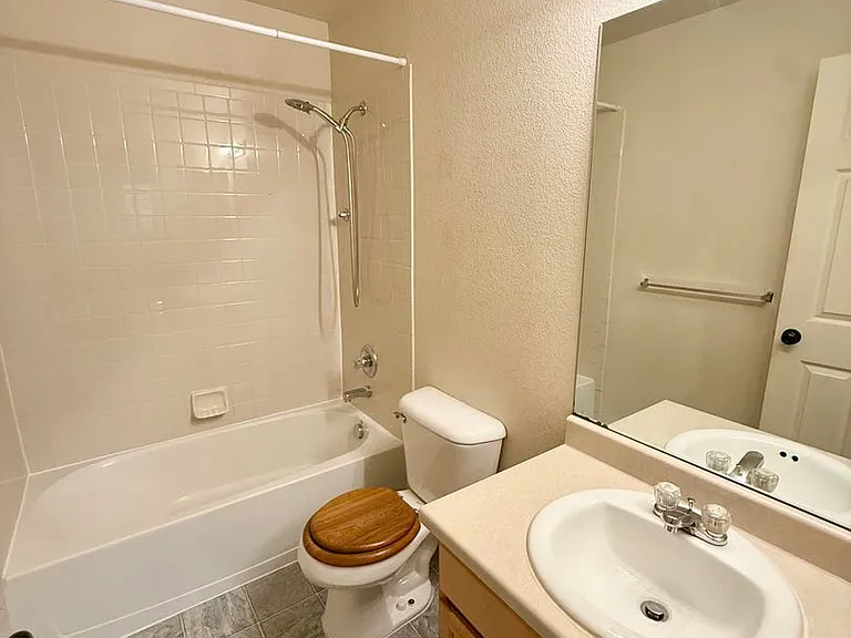 2045 Prairie Hill Dr — Photo 31