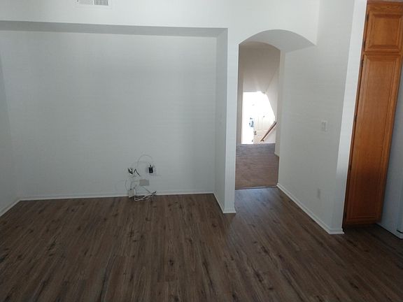 3rd image of 1010 Gilbert Ln