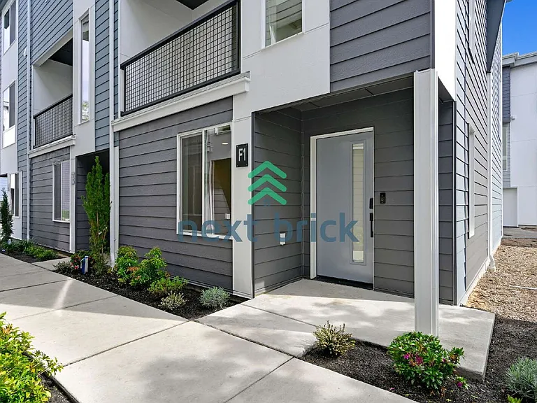 222 124th St SW #F1 — Photo 2