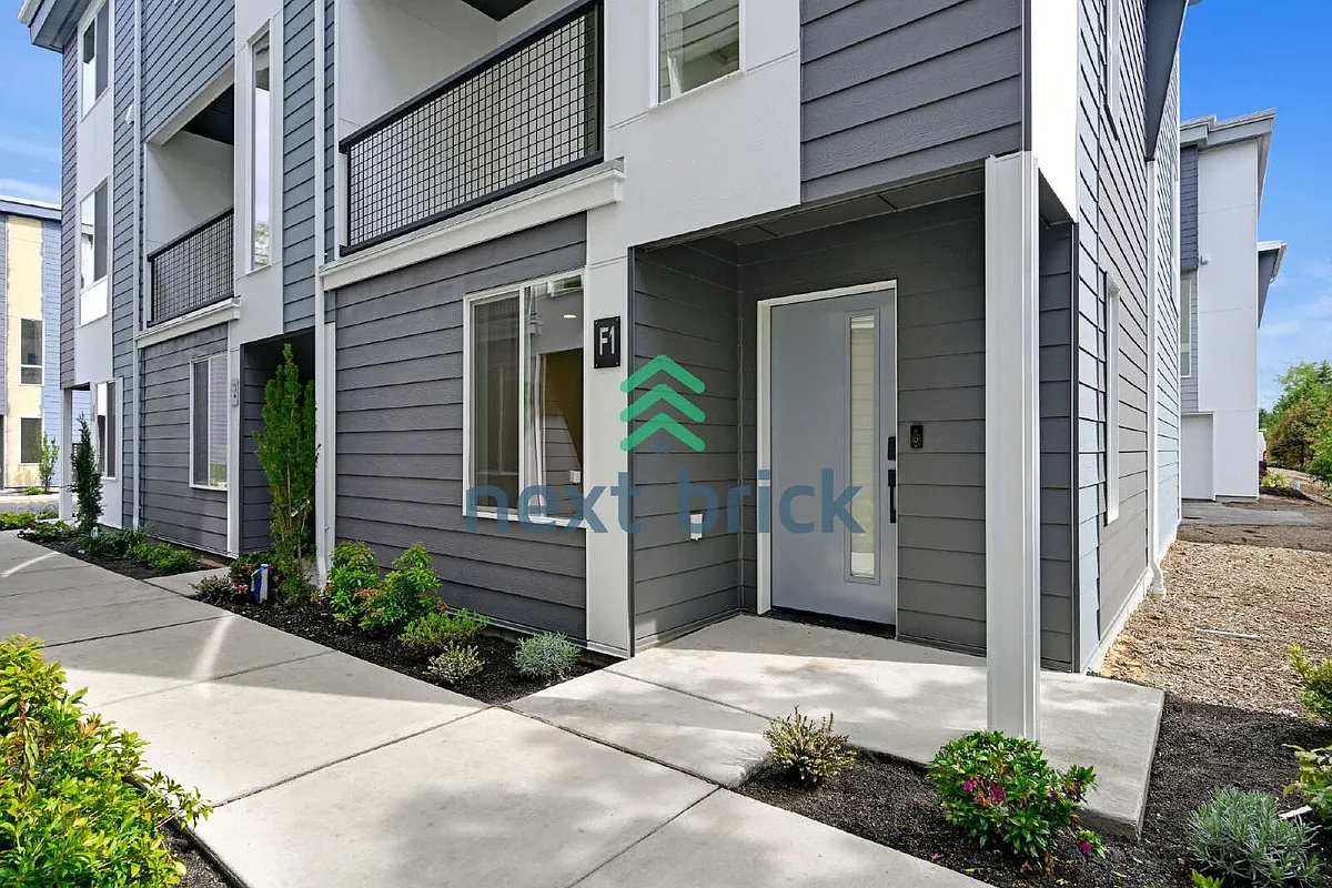 Building Photo - 222 124th St SW #F1