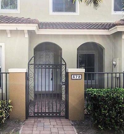2nd image of 372 Lake Monterey Cir