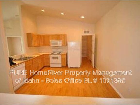 3rd image of 16692 Zaragosa Way