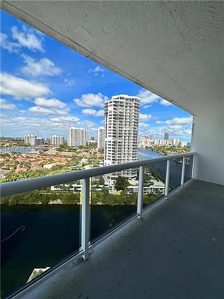 2 bed, $2,700 — Photo 3