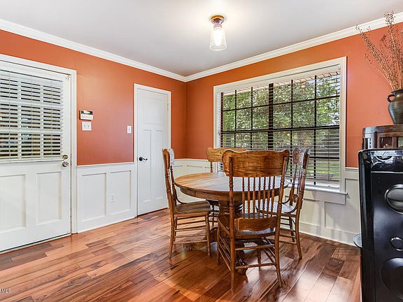 4th image of 1204 Broadmoor Blvd