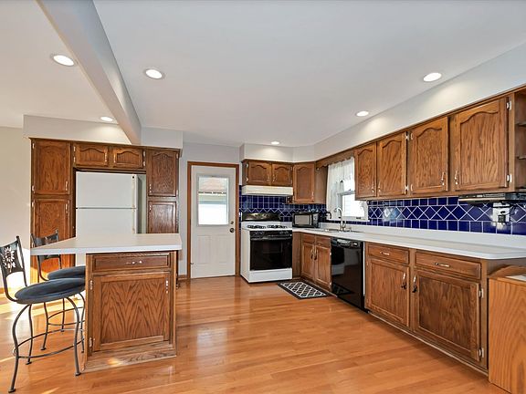 4th image of 16719 Oleander Ave