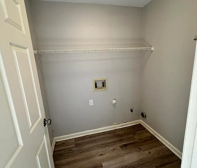 1062 Fairfax Dr — Photo 3