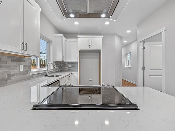 5th image of 9275 E Burnside St