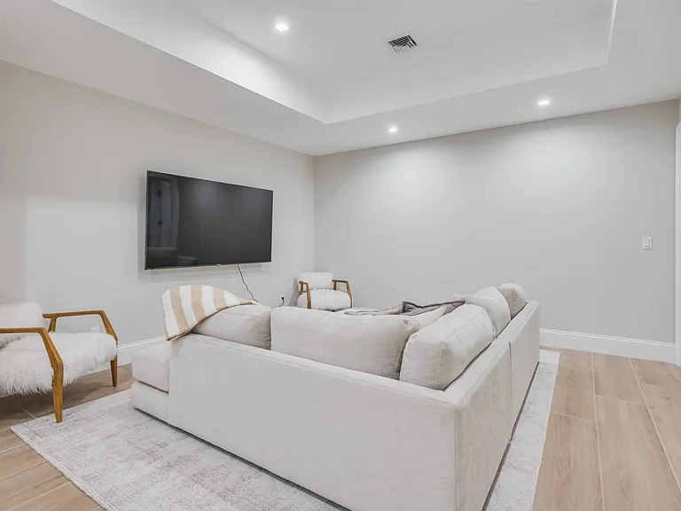 30 Bellows Ln — Photo 23