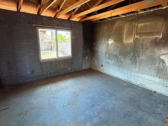 4th image of 8223 W CLARENDON Avenue