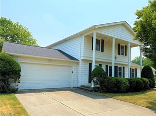 2750 Greenlawn Dr, Seven Hills, OH 44131