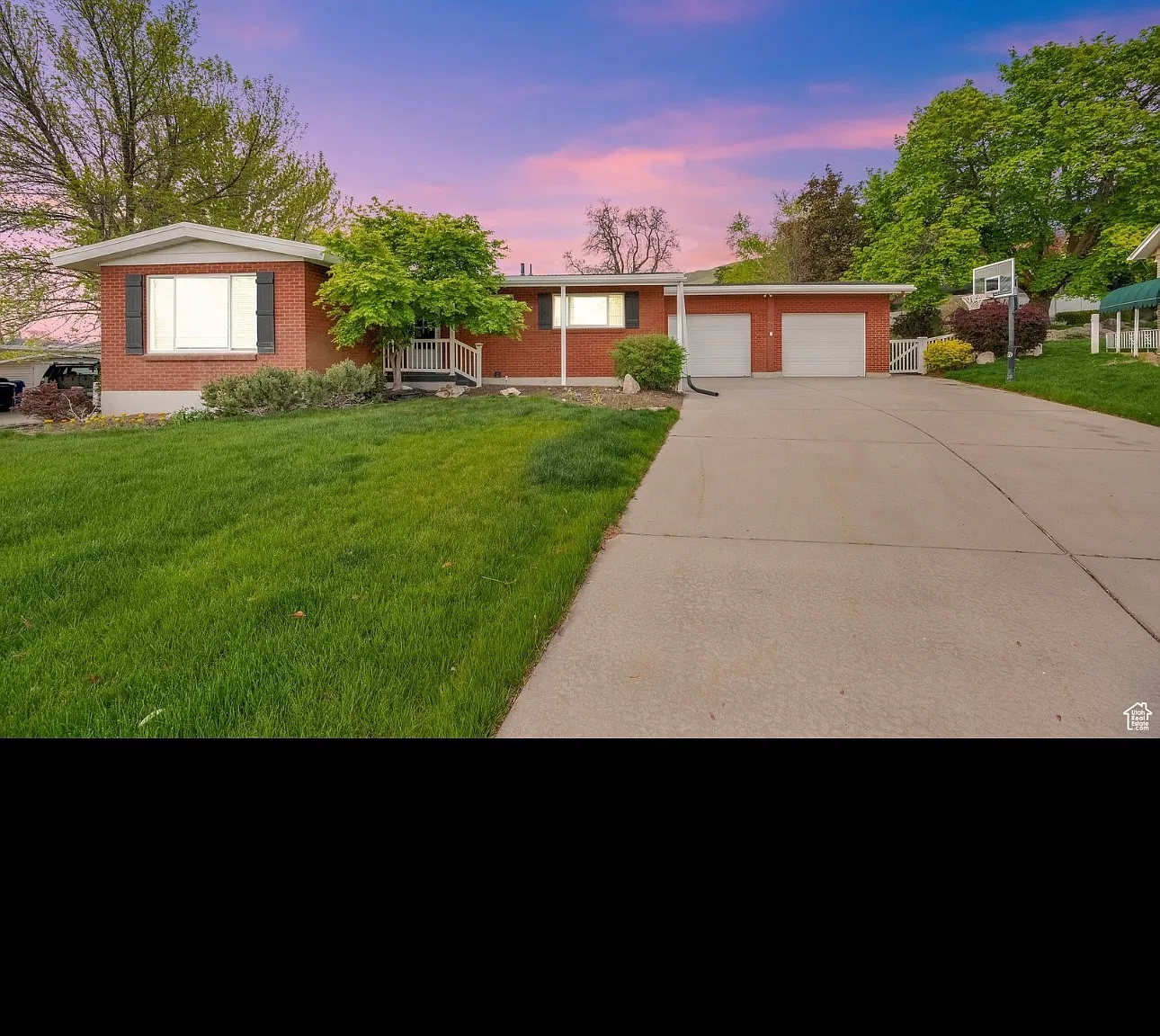4 bed, 2.5 bath, 2200 sqft, $3,200 — Photo 1