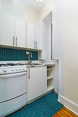 Rented by Emerson Realty NY LLC | media 10