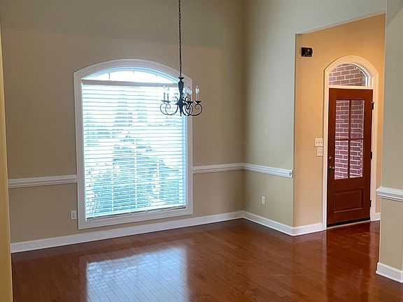 5th image of 3400 Champion Hills Dr