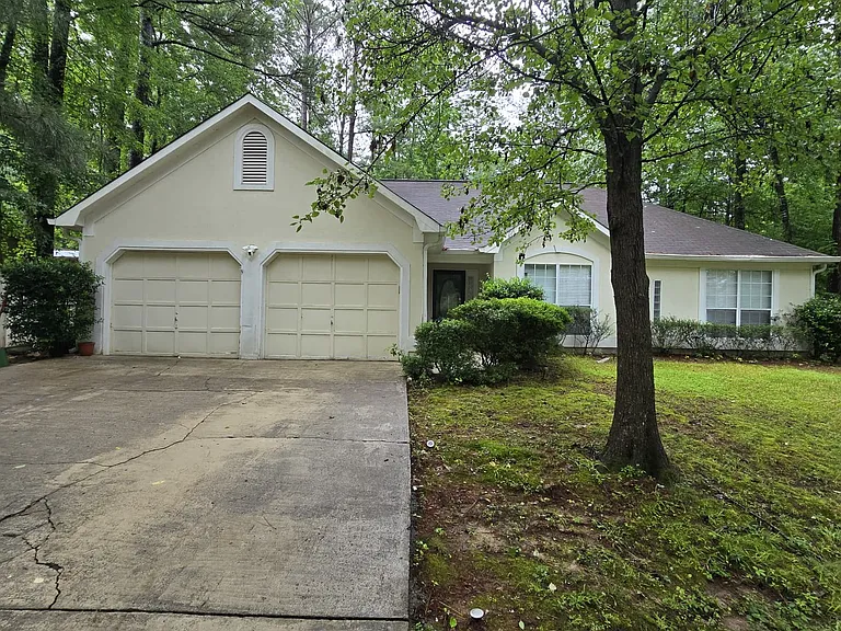 207 Ruskin Rd — Photo 1