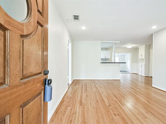 4th image of 4114 Marlborough Dr