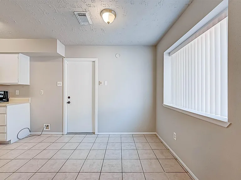 24130 Silversmith Ln — Photo 3