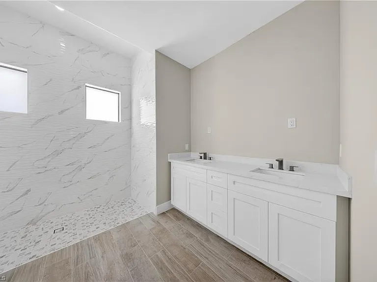 821 Moore Ave — Photo 34