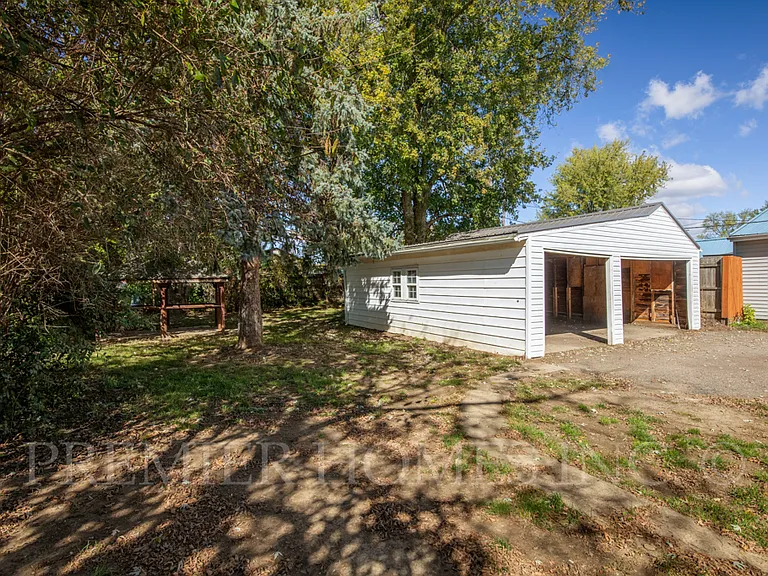 1809 Endrow Ave NE — Photo 8
