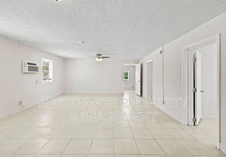 1125 W 28th St — Photo 7