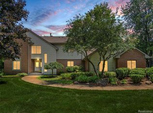 1116 Knob Creek Dr, Rochester, MI 48306