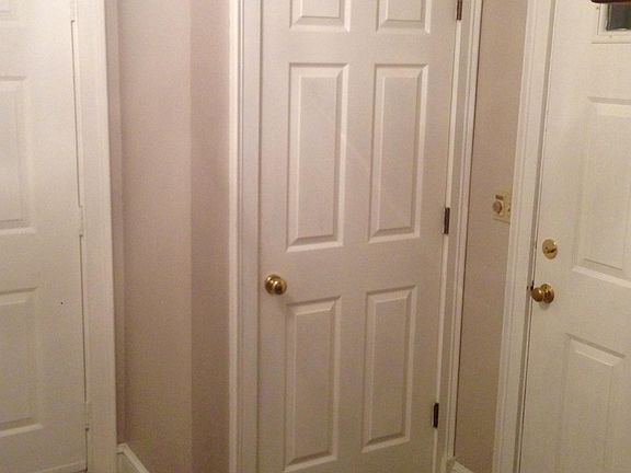 Tiled entryway/mud room