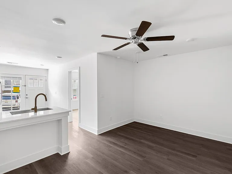 Clairview Apartments — Photo 17